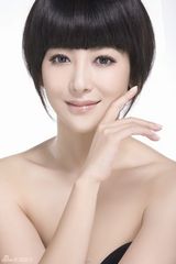 组图：陈紫函狂吸金又添新代言 纯净典雅现清纯本质