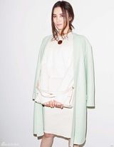 组图：小宋佳出街巧穿搭显时尚慵懒