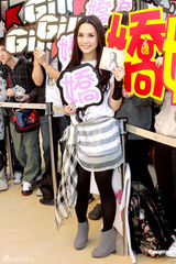 组图：阿娇被问玉照反应大 称要随时间“放低过去”