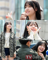 组图：韩女团Girls Day街头热拥粉丝