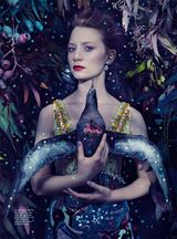 组图：“爱丽丝”米娅魔幻大片 缤纷冷面女神