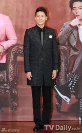 组图：柳真与李廷镇携手出席《百年遗产》发布