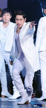 组图：神话Dynamic Duo出演音乐节目《You and I》