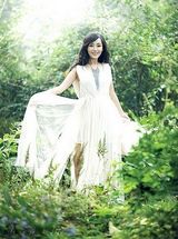 组图：车永莉清新写真曝光 白裙轻柔靓丽显优雅