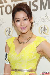 组图：岑丽香情人节与女友人过 单身不寂寞