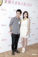 组图：莫文蔚回港补办婚礼邀梁咏琪 圣诞回欧洲