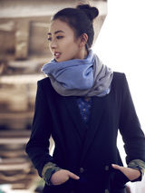 组图：徐飒冬日文艺写真 展治愈系纯美笑颜