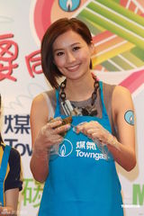 组图：陈法拉亲手包粽子 端午节送给亲朋好友