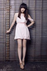 组图：秦子涵夏日清新写真 性感俏皮秀美腿