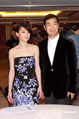 高清：周迅着晚装优雅出镜 首度回应怀孕传言