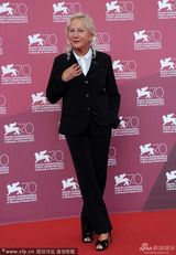 组图：《过路天使》发布 主演亮相搞怪玩大跳