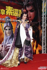 高清组图：洪棠扮布袋戏主角 爆乳装露E奶吸睛