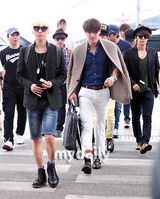 组图：神起SJ少时等SM家族赴印尼开唱亮相机场