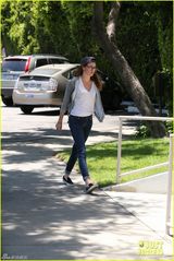 组图：暮光女休闲装素颜似学生