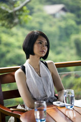 幻灯图：《无懈可击》奉献视觉大餐 沙滩男女养眼