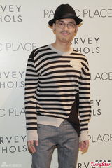 组图：胡杏儿大露背装亮相 陈展鹏关楚耀同场