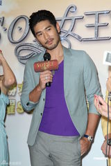 组图：陈乔恩赞高以翔迷人 欲电影戏剧两手抓