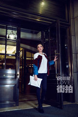 明星爱街拍：应采儿辣妈街拍 美艳依旧如夜精灵