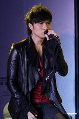 组图：古巨基三年磨一剑再发声 张柏芝令其请客