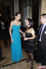 组图：陈敏之爆乳亮相珠宝展 曝母亲无催婚