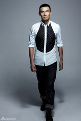 组图：张铎型男风格写真英姿飒爽