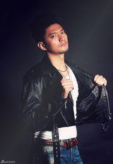 组图：彭博气质写真轻熟男太掳心