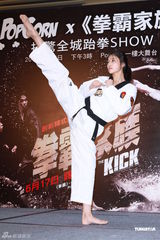 组图：《拳霸家族》香港秀武术 男女主角帅气对打