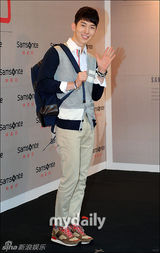 组图：少时侑利2AM赵权等出席箱包品牌发布会