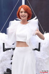 组图：杨丞琳签唱会砸百万 化身天使登场