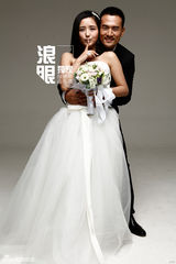 独家：何洁赫子铭再曝婚纱照 并肩骑马甜蜜拥吻