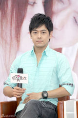 组图：林志颖新片变身伪娘 片场庆生自曝年龄