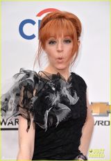 组图：公告牌红毯群星璀璨 夏奇拉洛佩兹斗性感