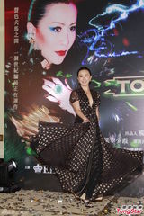 组图：刘嘉玲着复古波点裙 搭梁家辉演舞台剧