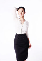 组图：周显欣生活写真 风格百变领衔率性文艺