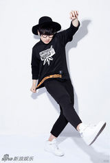 组图：汪苏泷公布潮范儿趣味写真