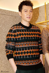 组图：冯绍峰时尚品牌开幕剪彩 新戏即将开拍