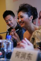 高清图：《美女老板》全国宣传  景甜何润东成焦点