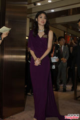 组图：陈慧琳酒红长裙亮相优雅妩媚