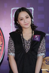 组图：阿娇(钟欣桐)自嘲没钱 患感冒声音沙哑出席活动