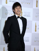 组图：韩MBC举办演技大奖 李民浩金贤重等帅气助阵