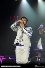 组图：贾斯汀-比伯曼城开唱 自摸胯下“不淡定”