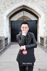 组图：王学兵伦敦时尚写真酷帅逼人