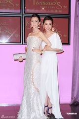 组图：李冰冰蜡像进驻香港馆 身着奥斯卡美人鱼装