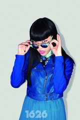 组图：吴莫愁登潮刊封面 摇滚小魔女极尽魅惑