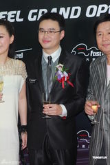 高清组图：香港名模助阵汽车陈列室开幕礼