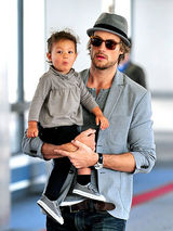 幻灯：玛丽亚-凯莉亮相 梅根-福克斯休闲度日