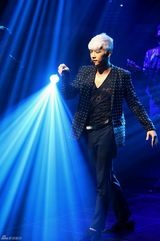 高清组图：2PM祐荣个人专辑发布会大秀腹肌