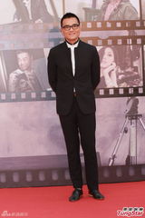 组图：曾志伟生日主持金像奖 郑中基携妻亮相