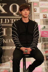 高清组图：东方神起香港火爆开唱 劲舞引疯狂