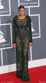 高清组图：格莱美红毯 席亚拉蕾丝长裙性感神秘 